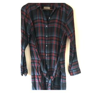 Shirt-dress with tie-knot sleeves